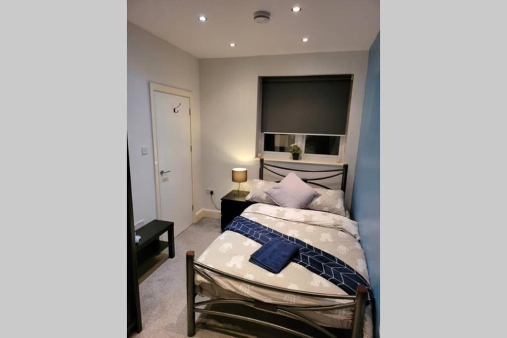 Contemporary 3 Bed Apartment In Hendon Central. Exterior foto
